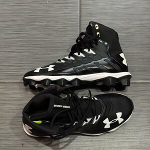 Under Armour Black and White Sports Cleats